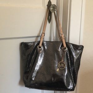 ⬇️ Michael Kors Snakeskin Tote